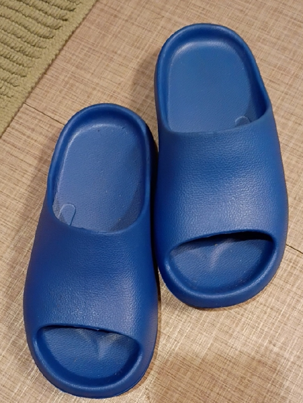 Imitation Kids Yeezy Slides - Cushioned Easy-On Pool & Casual Slides